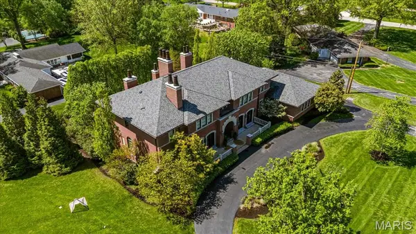 40 Lynnbrook Road, Frontenac, MO 63131