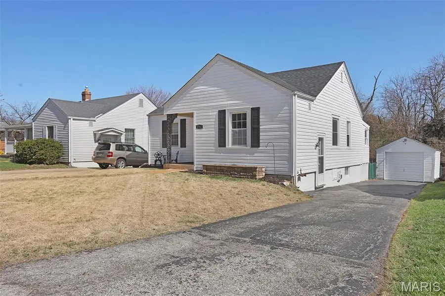 2712 Manderly Drive, Brentwood, MO 63144 - #2