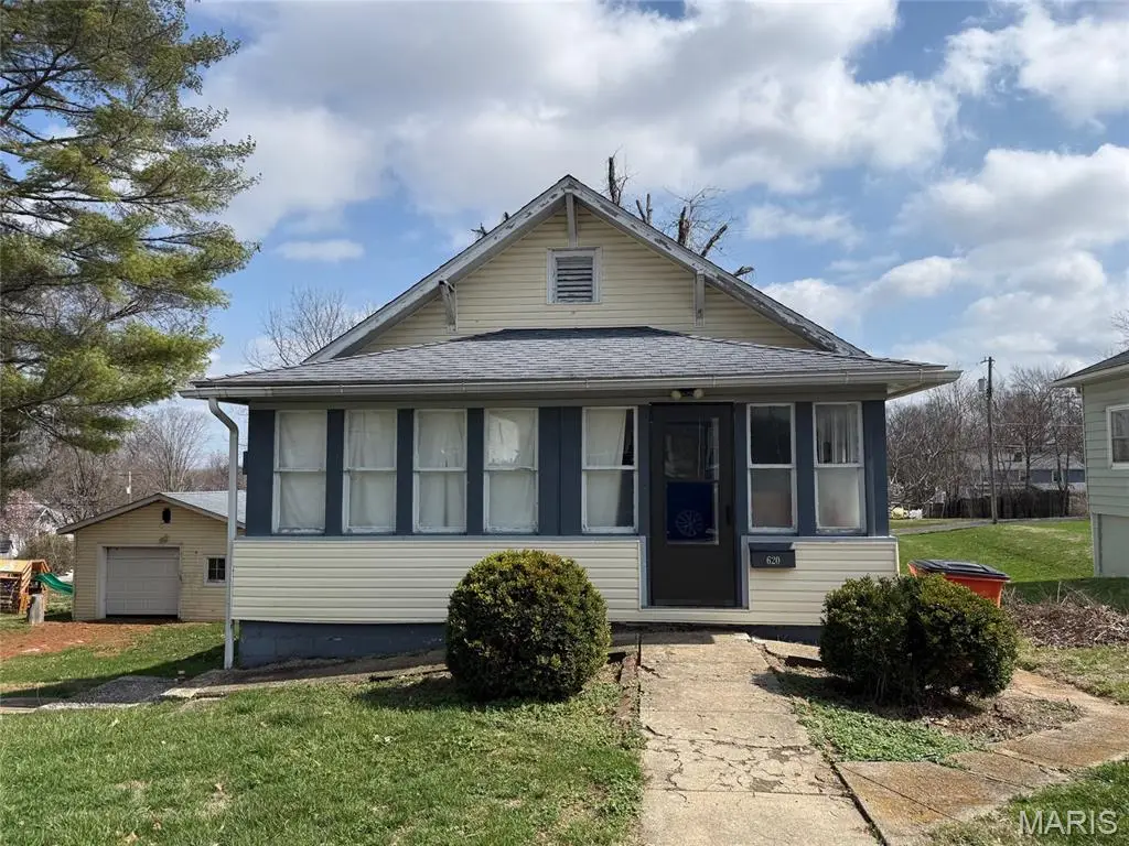 620 S 8th Street, Vandalia, IL 62471 - #1