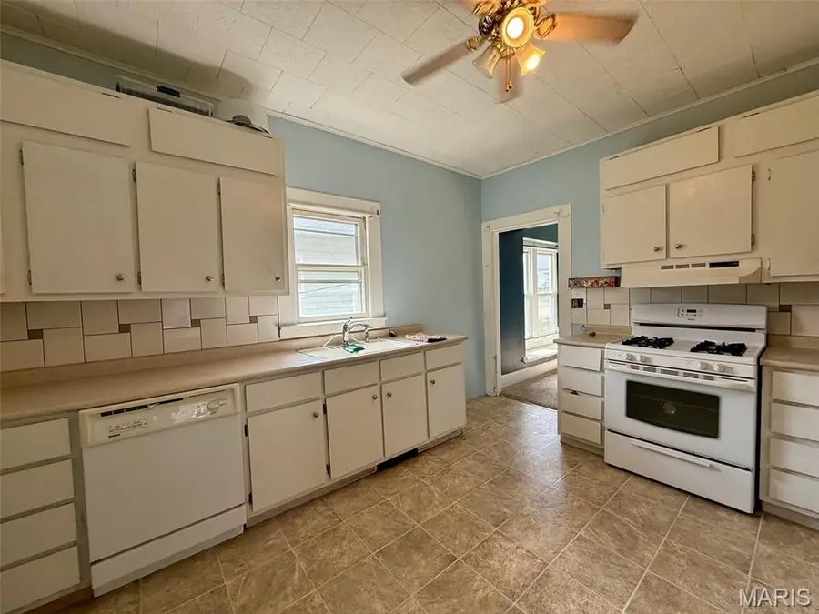 620 S 8th Street, Vandalia, IL 62471 - #2