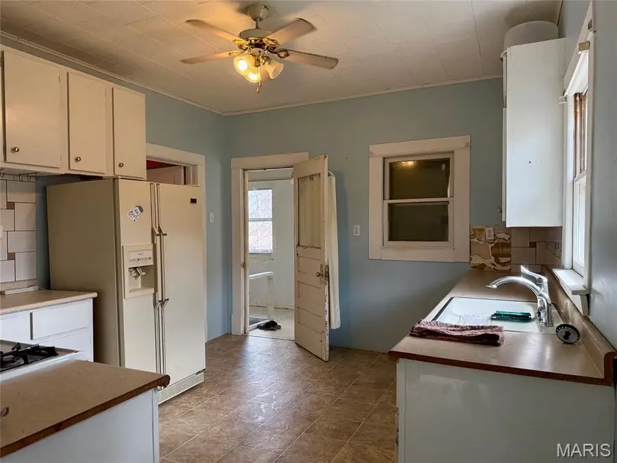 620 S 8th Street, Vandalia, IL 62471 - #3