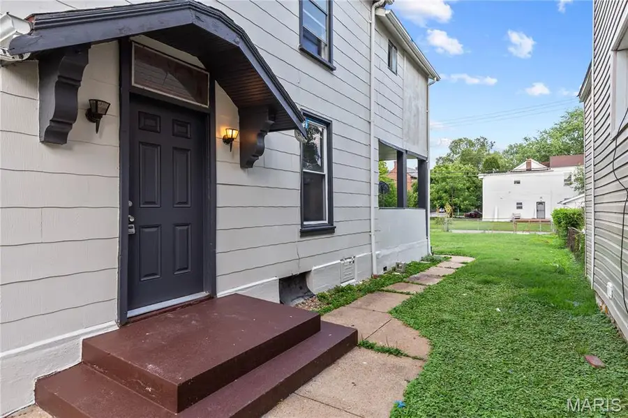 6204 Vermont Avenue, Saint Louis, MO 63111 - #3