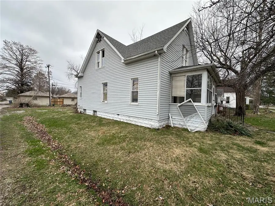 526 W 4th Street, Centralia, IL 62801 - #3