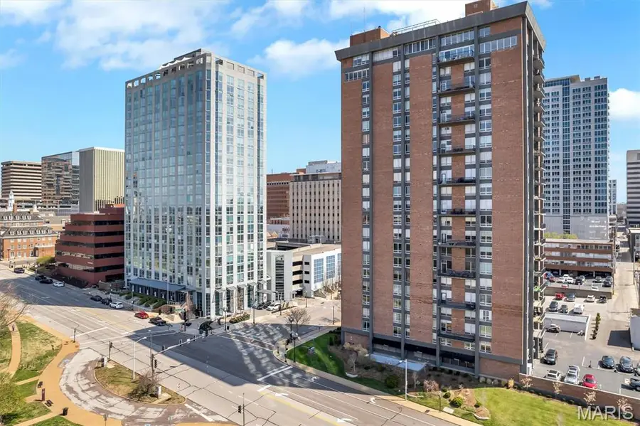 200 S Brentwood Boulevard #2F, Clayton, MO 63105 - #3