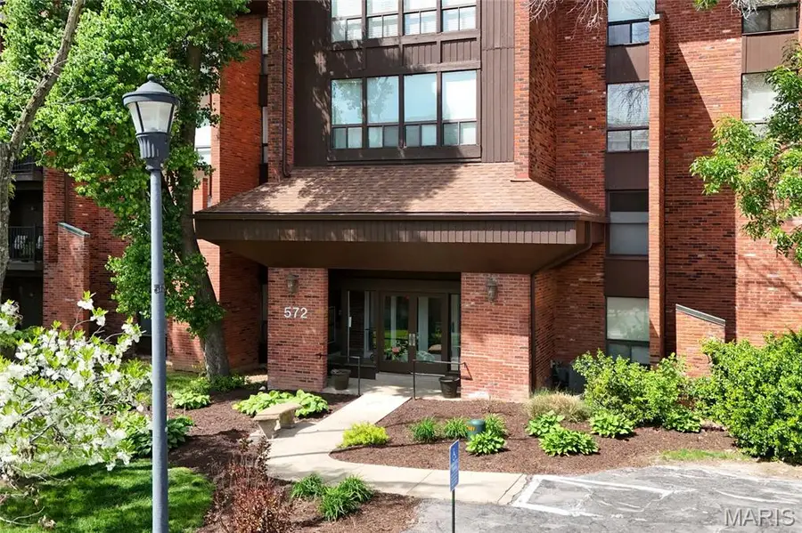 572 Coeur De Royale Drive #107, Creve Coeur, MO 63141 - #2