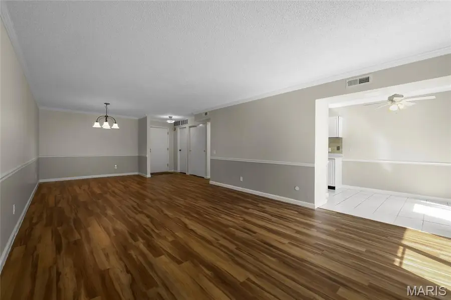 572 Coeur De Royale Drive #107, Creve Coeur, MO 63141 - #3