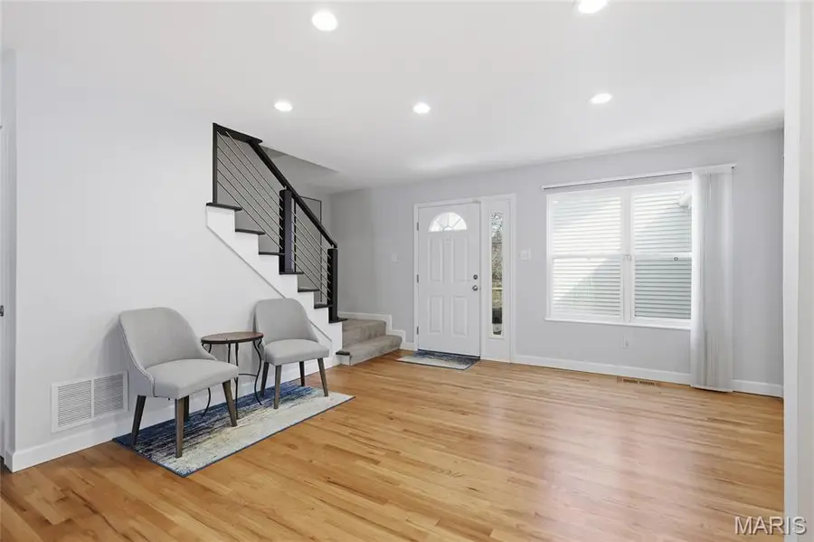 957 N Spoede Road, Creve Coeur, MO 63146 - #2