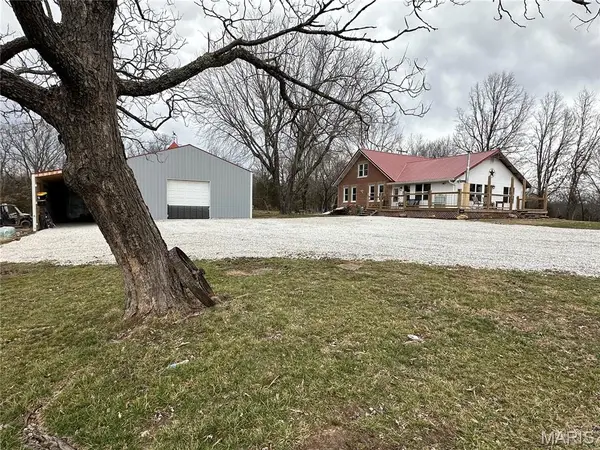3825 Highway Ee, Owensville, MO 65066