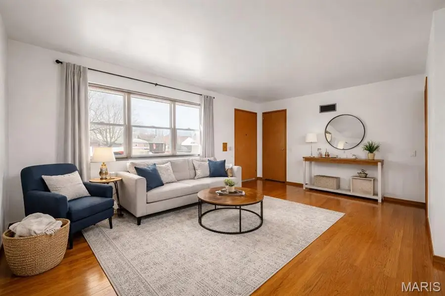 4718 Heege Road, Saint Louis, MO 63123 - #3