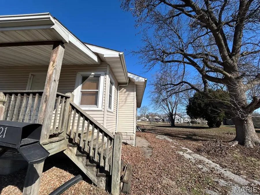 121 W Maple Street, Hartford, IL 62048 - #3