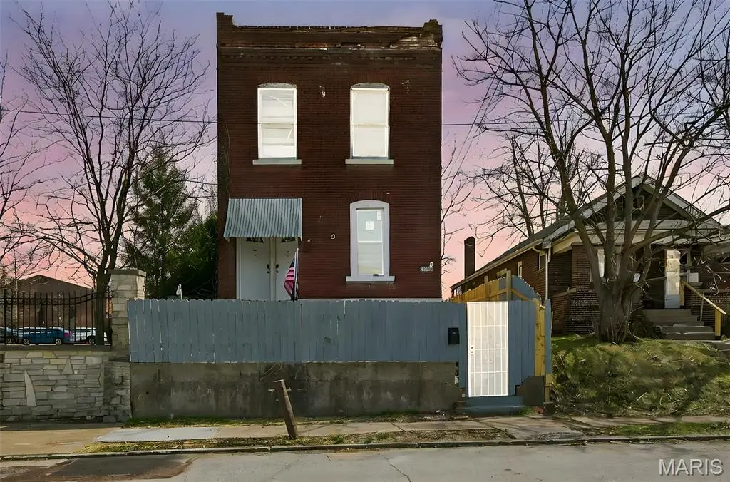 1468 E Warne Avenue, Saint Louis, MO 63107 - #1