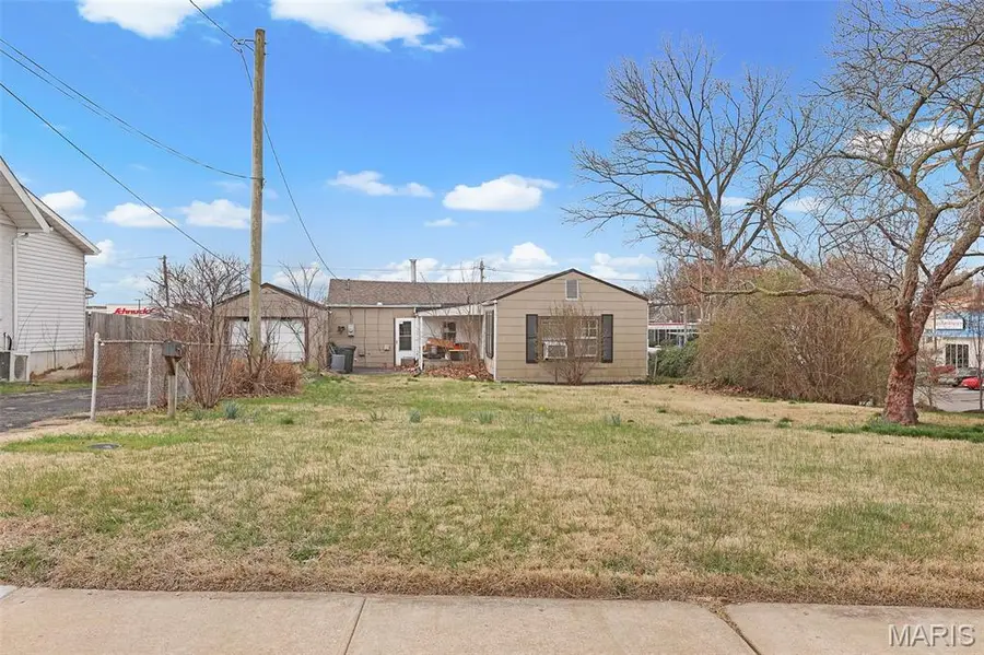 8832 Powell Avenue, Saint Louis, MO 63144 - #2