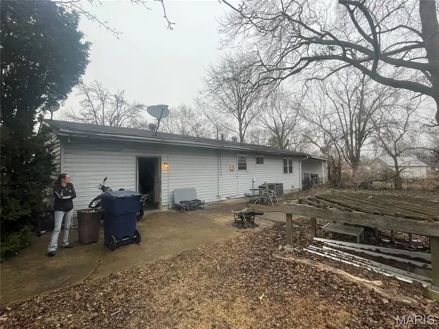 2052 Aristocrat Drive, Florissant, MO 63031 - #3