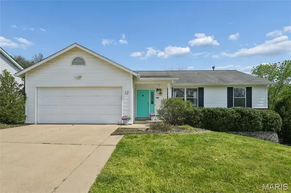 12 Brooker Court, St Peters, MO 63376
