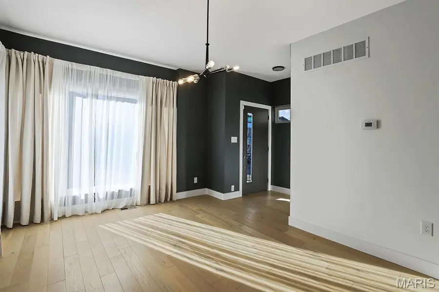 4427 Vista Avenue, Saint Louis, MO 63110 - #2