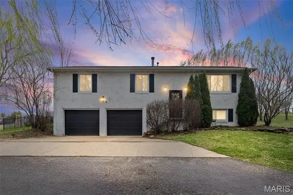 319 E Ingle Drive, Glen Carbon, IL 62034