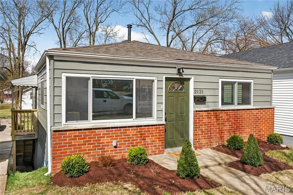 2121 Esther Avenue, Saint Louis, MO 63139 - #1