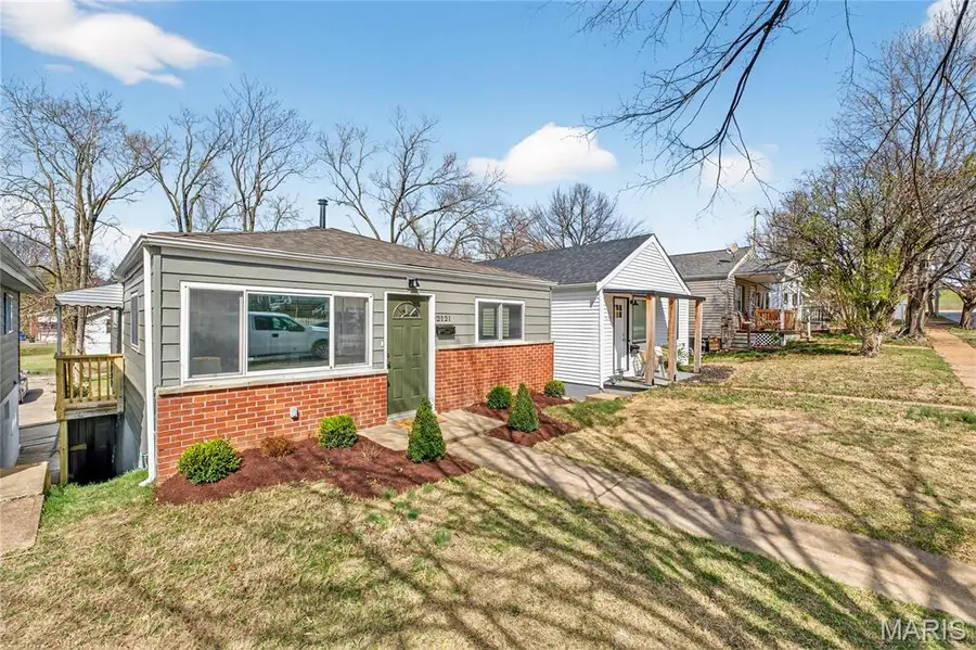 2121 Esther Avenue, Saint Louis, MO 63139 - #2