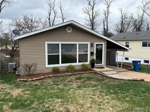 237 Ballwin Avenue, Ballwin, MO 63021