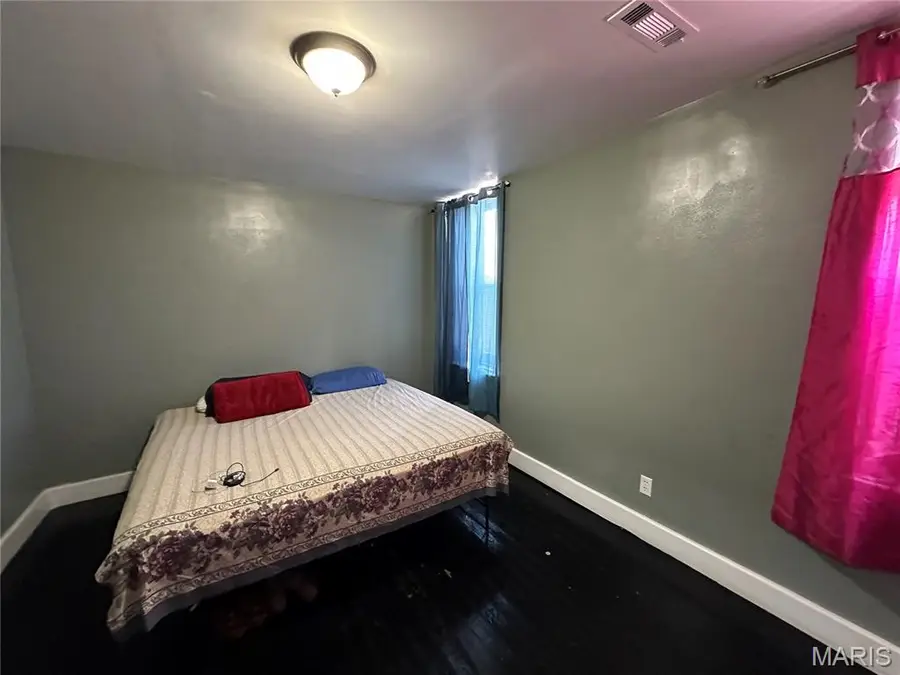 463 Walsh Street, Saint Louis, MO 63111 - #3