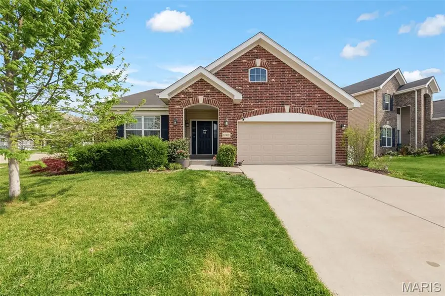 12425 Bur Oak Drive, Maryland Heights, MO 63146 - #2