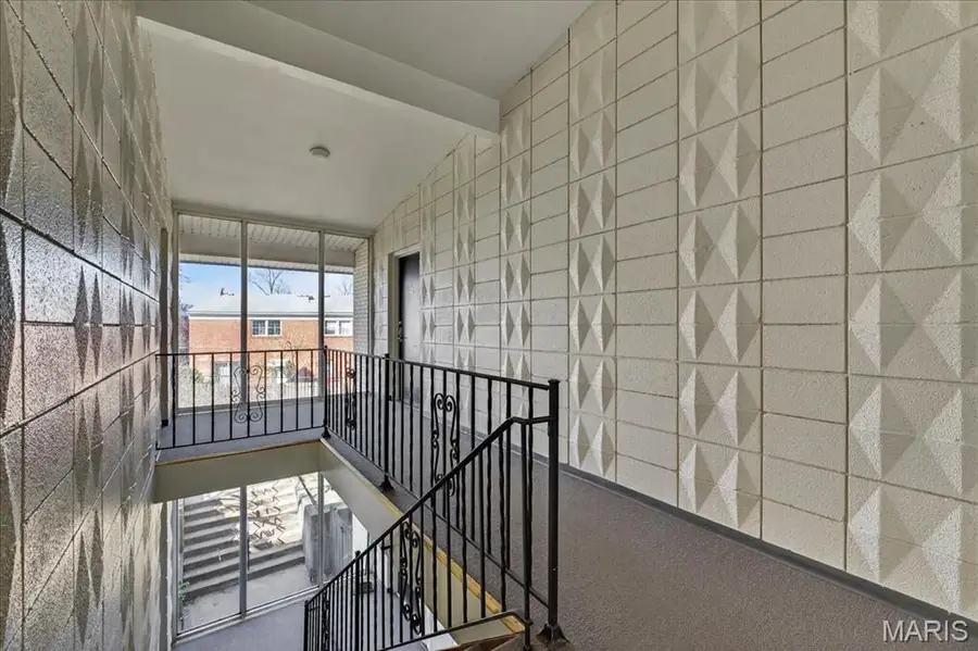 10457 Briarbend Drive #8, Saint Louis, MO 63146 - #3