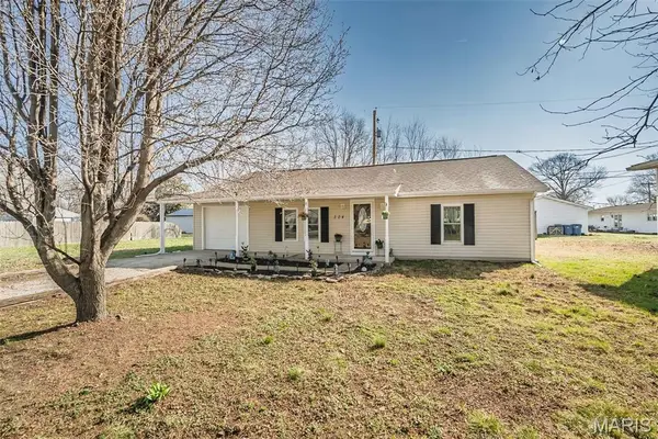 304 Indiana Avenue, South Roxana, IL 62087