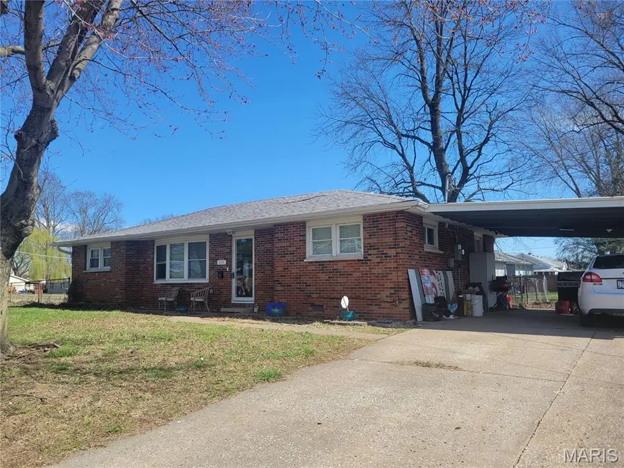 600 S Old Saint Louis Road, Hartford, IL 62048 - #3