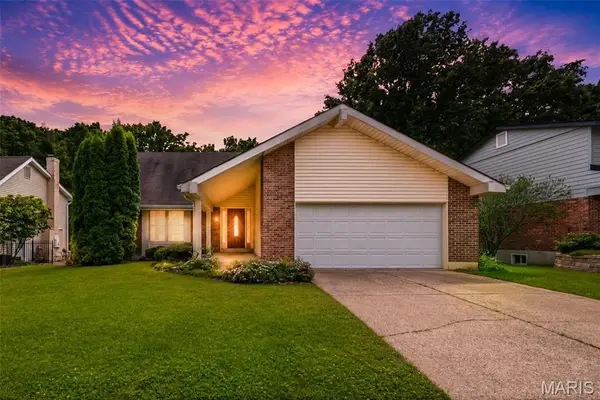 1089 Pinrun Drive, Ballwin, MO 63011