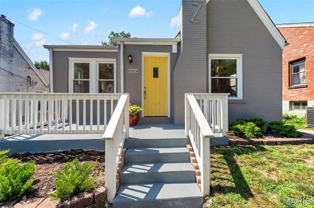 8934 Pine Avenue, Brentwood, MO 63144 - #1