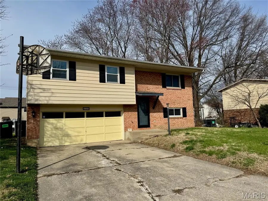 517 Anita Drive, Fairview Heights, IL 62208 - #2