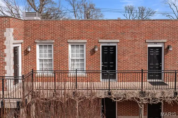 46 Carriage Lane, St Louis, MO 63108