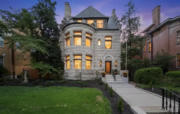 4410 Westminster Place, St Louis, MO 63108