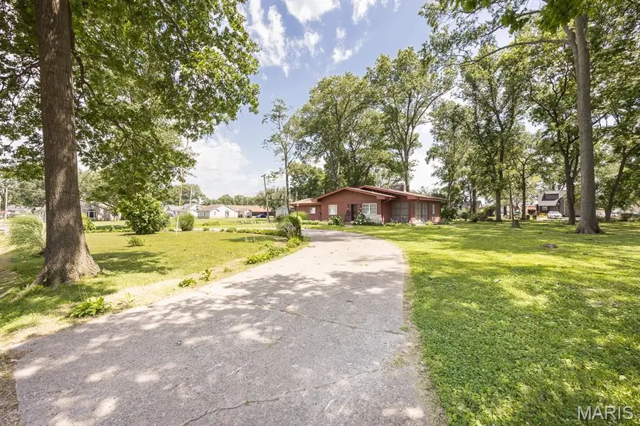 1018 W Green Street, Mascoutah, IL 62258 - #3
