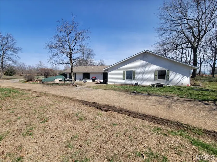 905 Mansion Road, Winfield, MO 63389 - #3