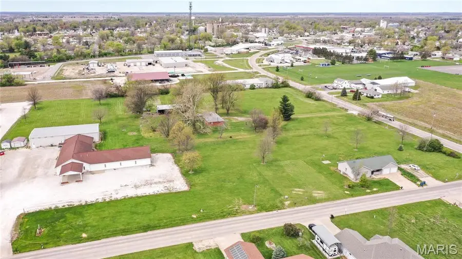 512 S June Street, Jerseyville, IL 62052 - #3