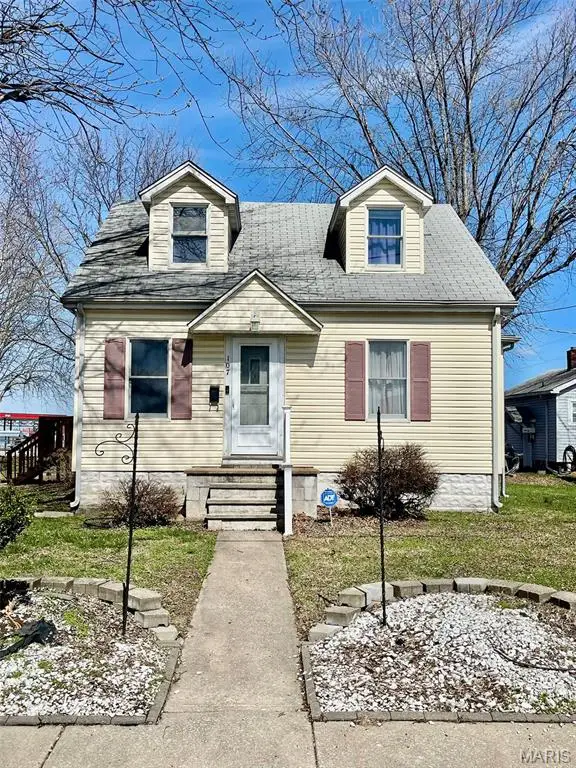 107 W Birch Street, Hartford, IL 62048