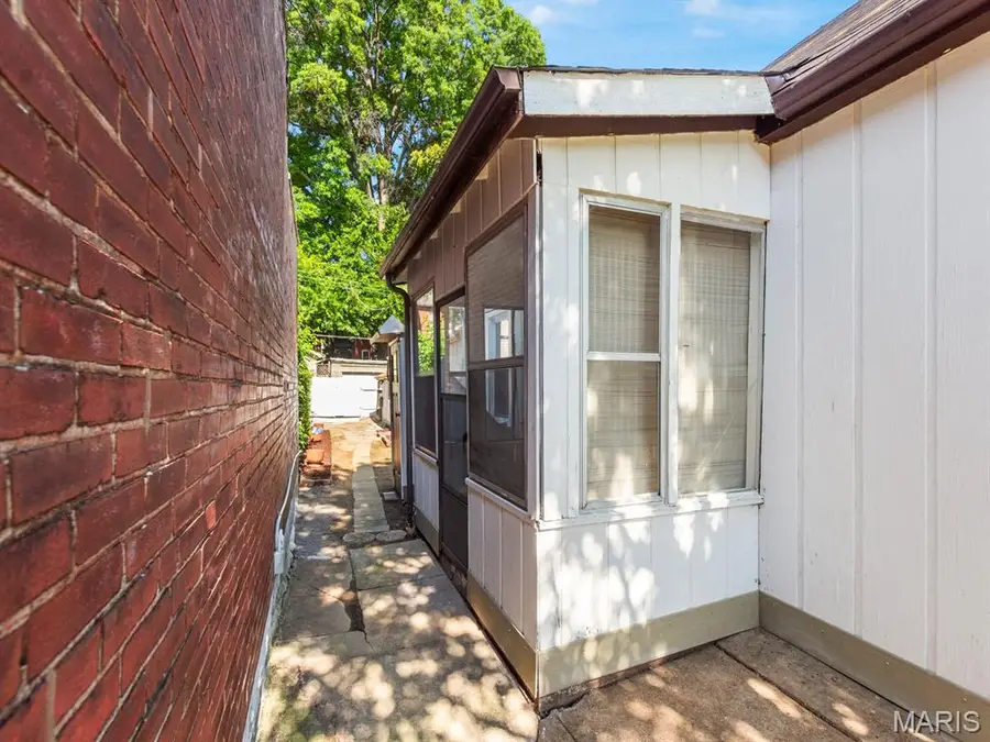 2619 Michigan Avenue, Saint Louis, MO 63118 - #3