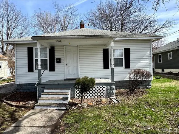 1202 N Madison Street, Litchfield, IL 62056