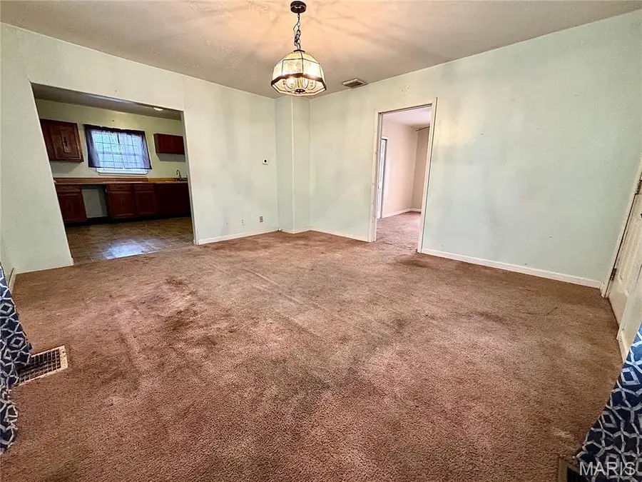 1202 N Madison Street, Litchfield, IL 62056 - #2