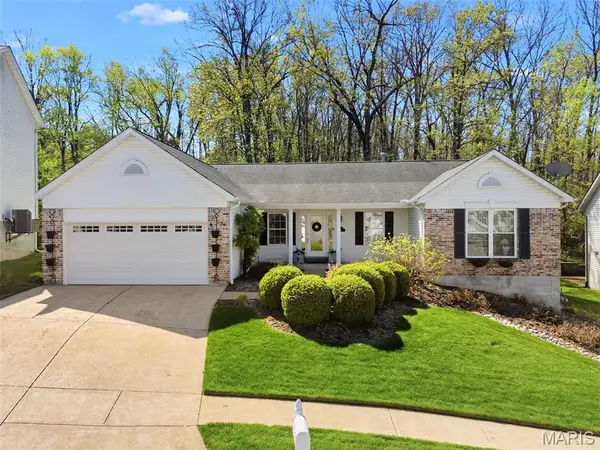 3067 Crystal Lake Drive, St Louis, MO 63129