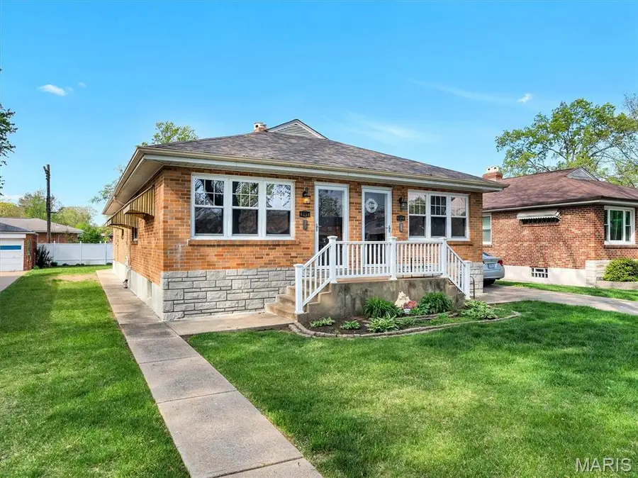 6258 Sunshine Drive, Saint Louis, MO 63109 - #3