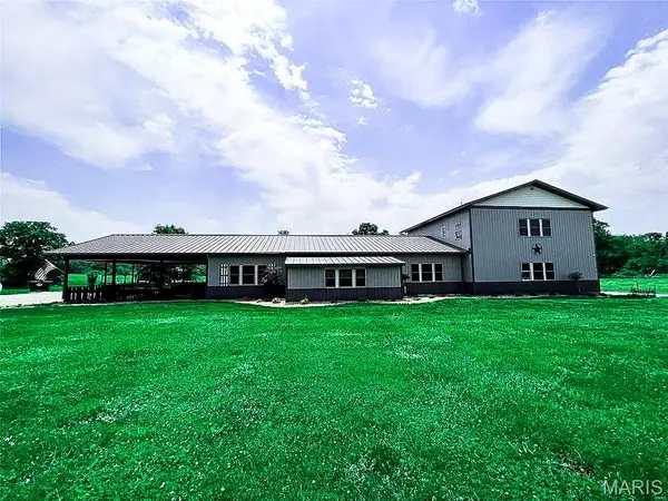 6038 Mccarty Road, Kinmundy, IL 62854