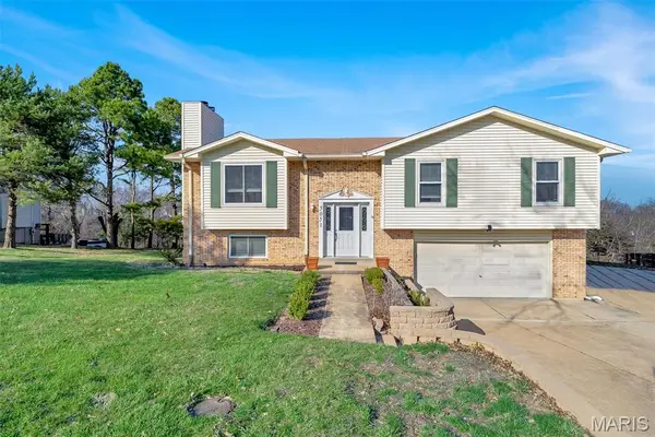 5051 Lancelot Lane, High Ridge, MO 63049