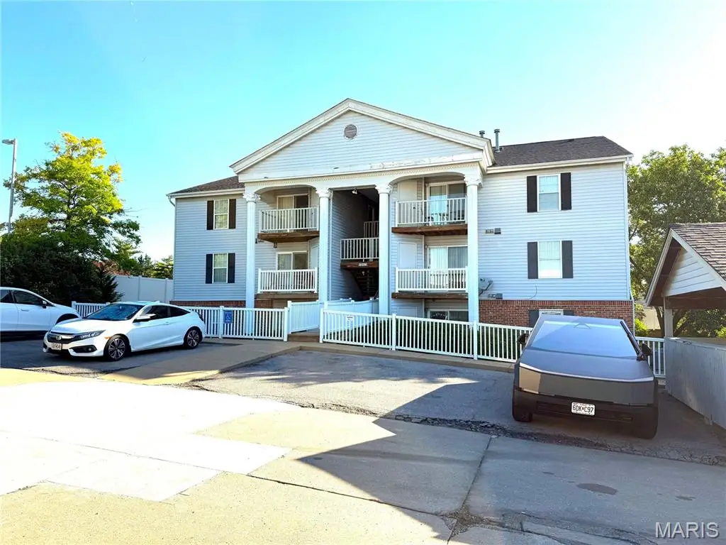12415 Somerset Place Drive #F, Tesson Ferry, MO 63128 - #1