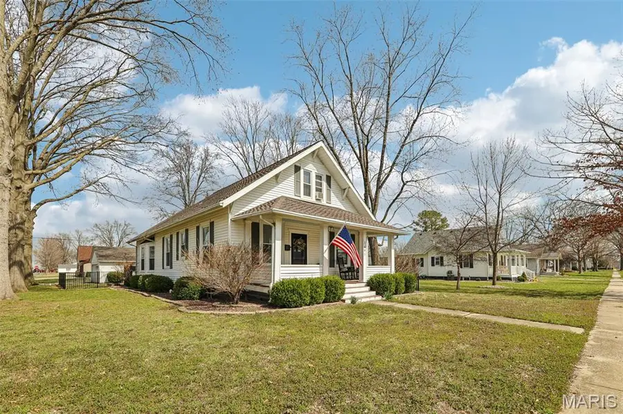 1491 Clinton Street, Carlyle, IL 62231 - #2