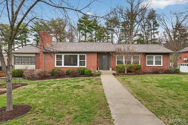 61 Tealwood Drive, Creve Coeur, MO 63141