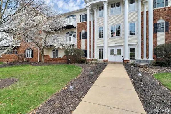 7400 Whitehall Colonial Lane #421, Shrewsbury, MO 63119