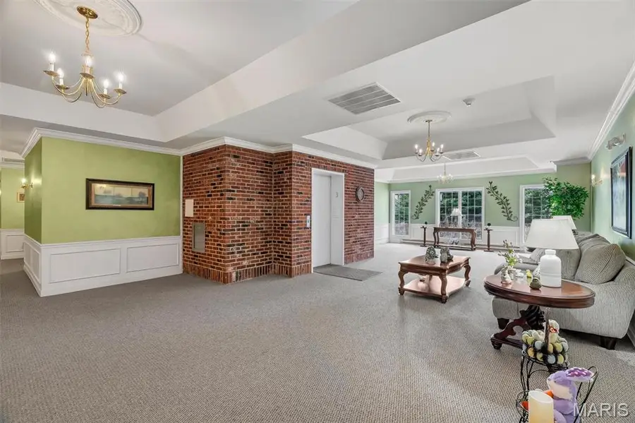 7400 Whitehall Colonial Lane #421, Shrewsbury, MO 63119 - #2