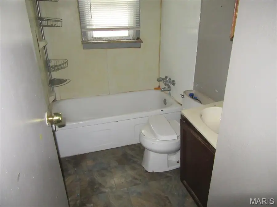 9160 Loganberry Lane, Bel Ridge, MO 63121 - #3